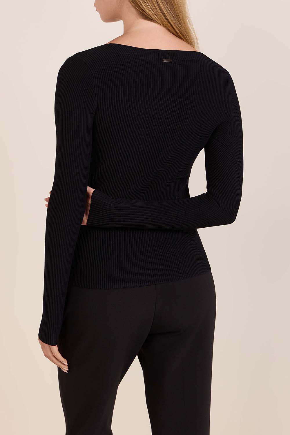 תמונת דוגמן אחורית של חולצת ריב