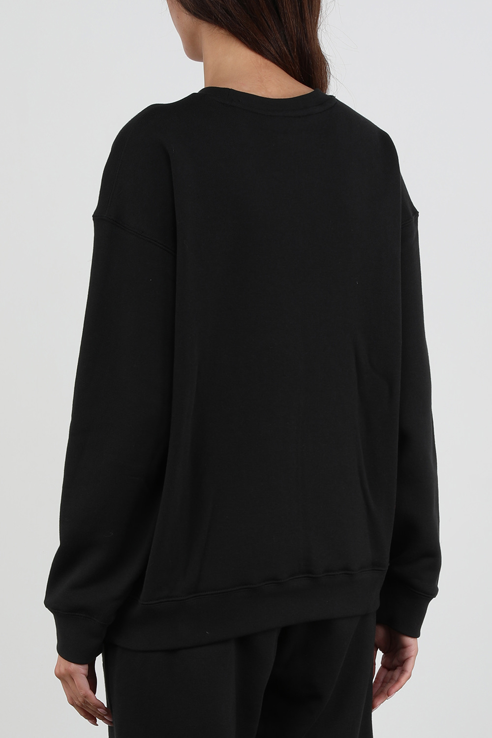 תמונת דוגמן אחורית של אדידס X דיסני סווטשירט שחור עם דמות במבי רקום