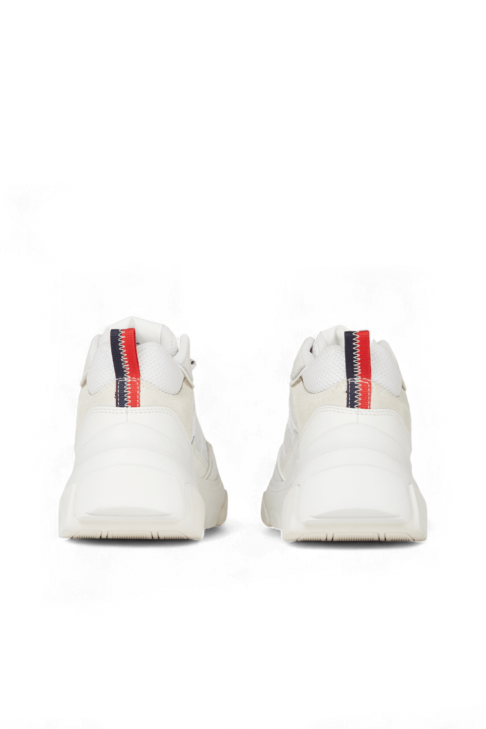 תמונת פנים של נעלי סניקרס