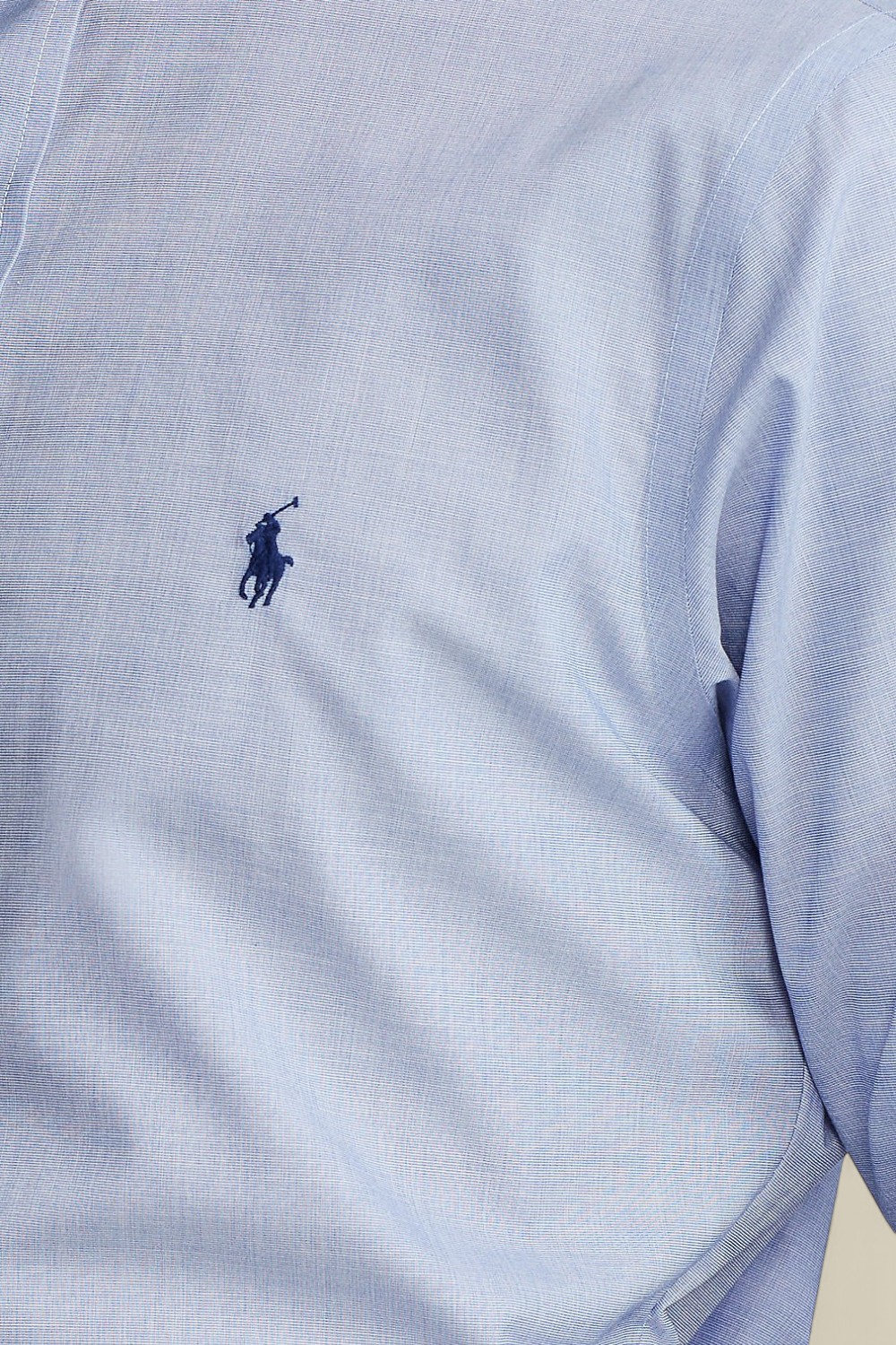 תמונת תקריב דוגמן של חולצת כפתורים ארוכה