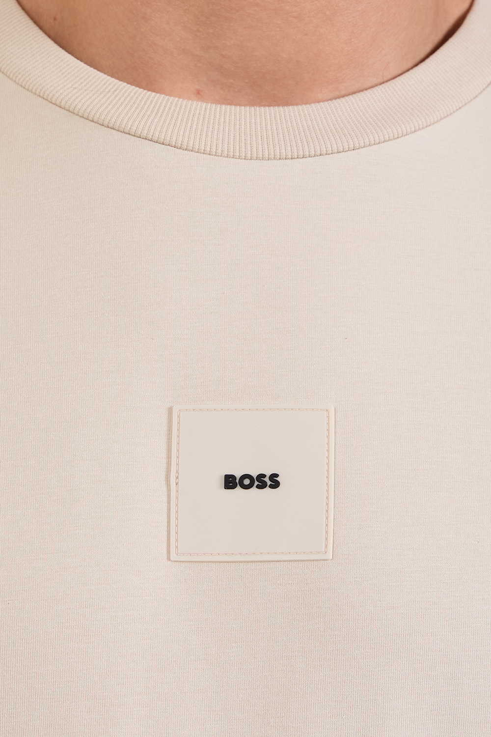 תמונת תקריב דוגמן של חולצת טי