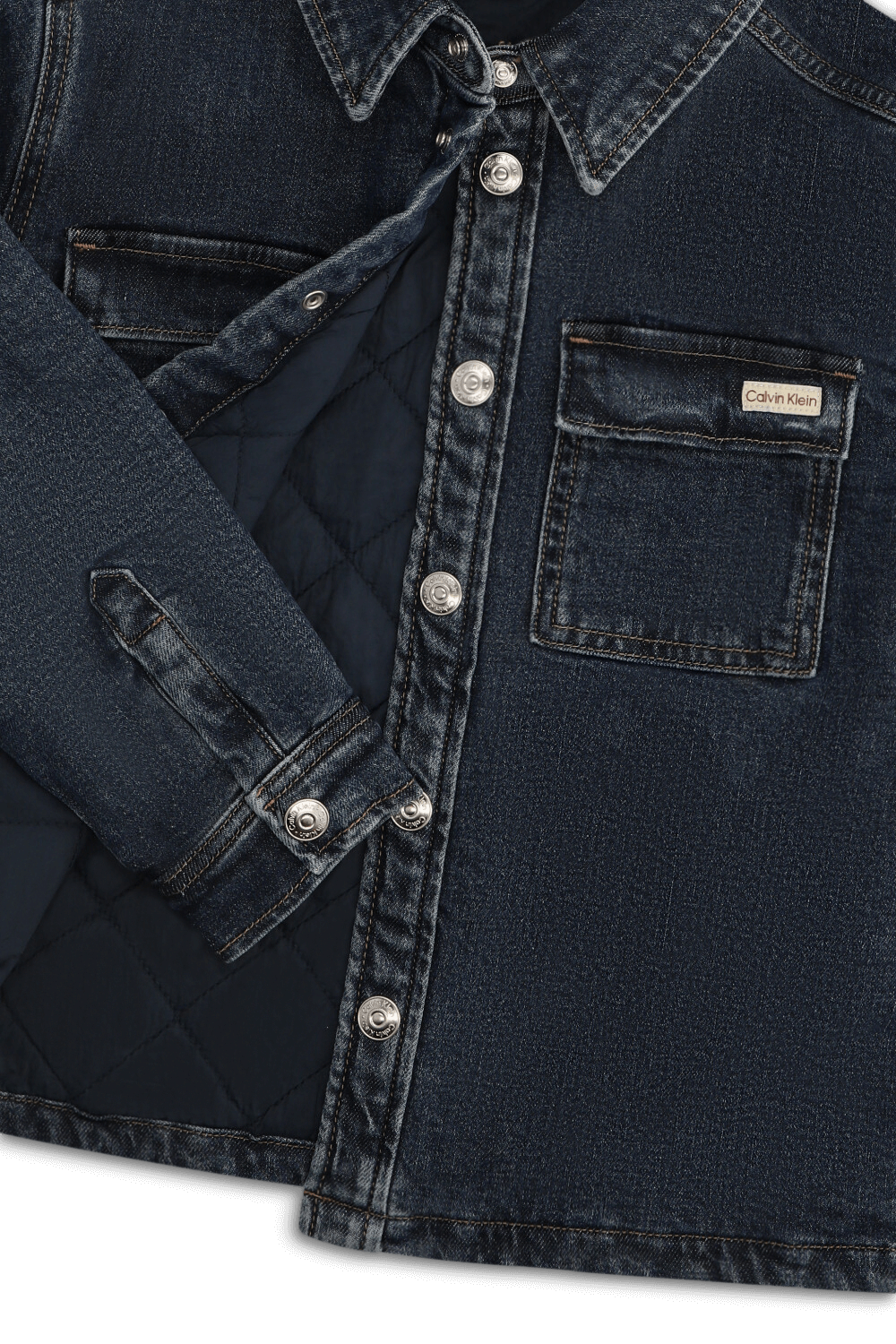 תמונה אחורית של ז'קט ג'ינס