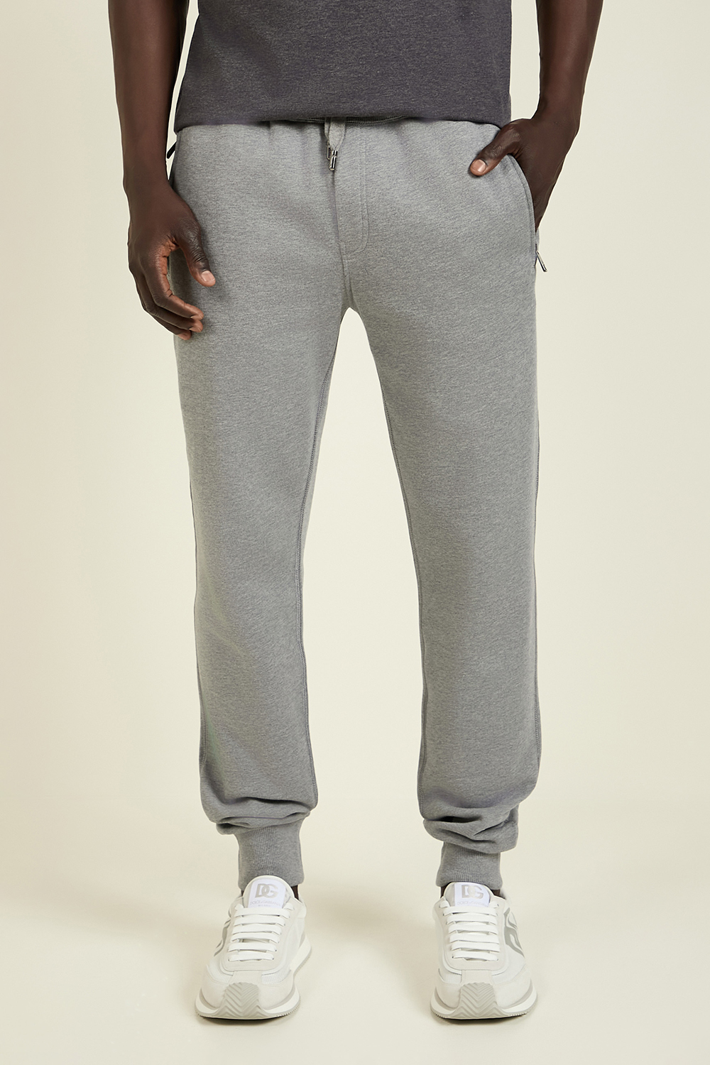 תמונת דוגמן קידמית של מכנסי ג'וג ארוכים