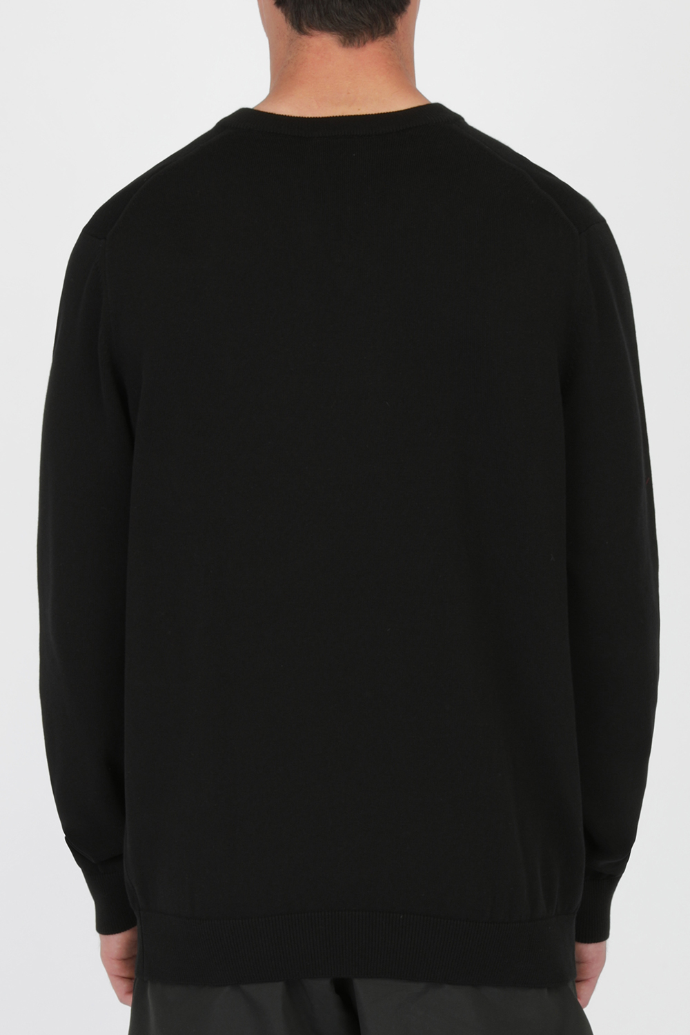 תמונת דוגמן אחורית של V-neck Sweater in Black
