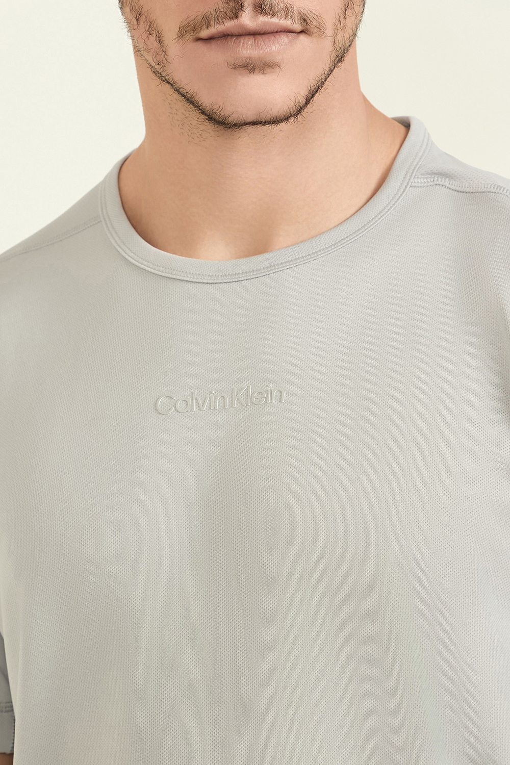 תמונת תקריב דוגמן של חולצת טי