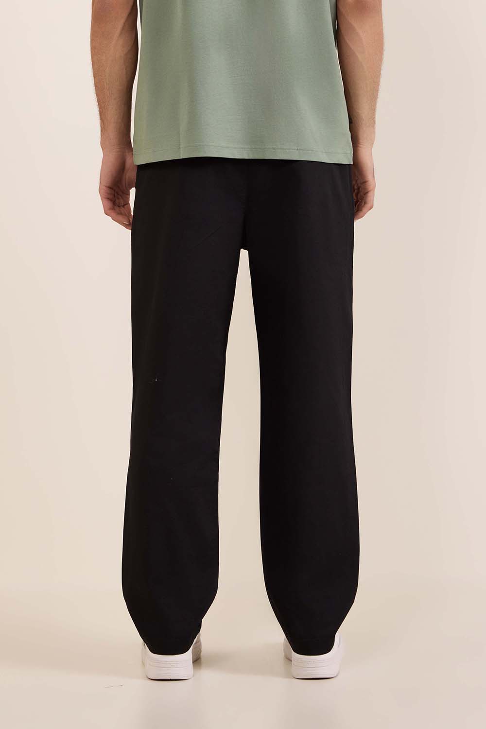 תמונת דוגמן אחורית של מכנסי צ'ינו