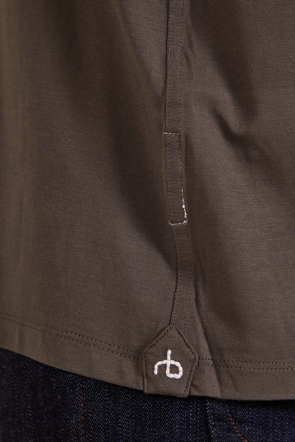 תמונת תקריב דוגמן של חולצת טי