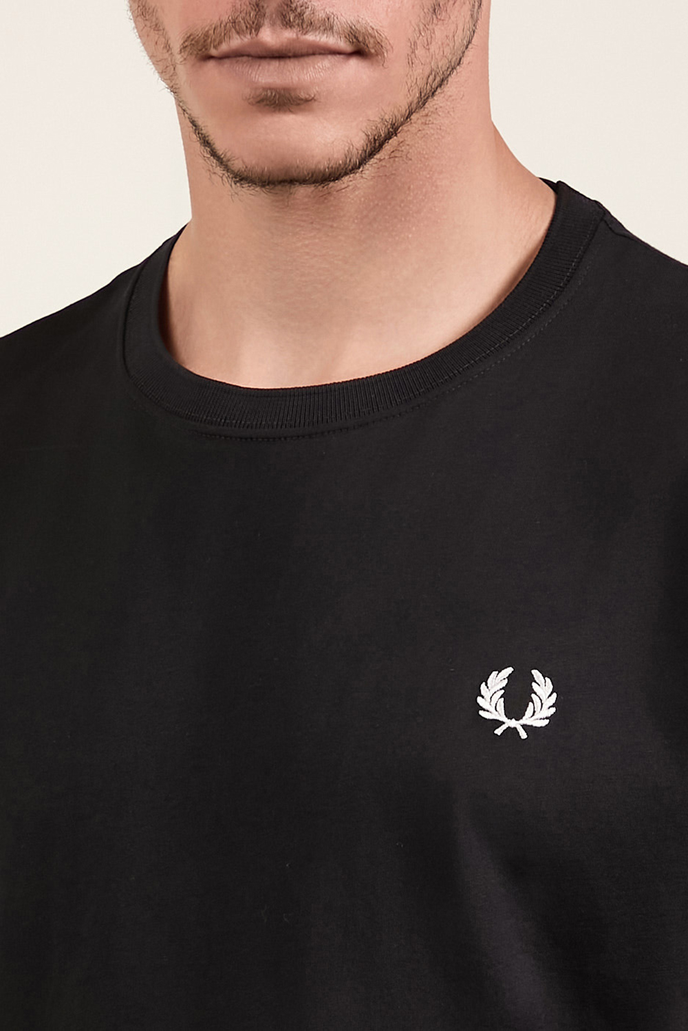 תמונת תקריב דוגמן של חולצת טי