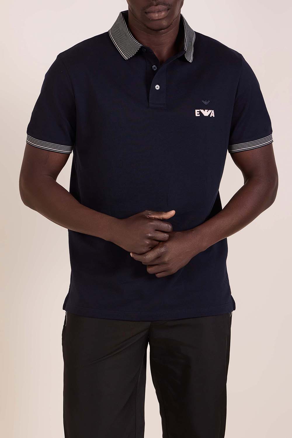 תמונת דוגמן קידמית של חולצת פולו