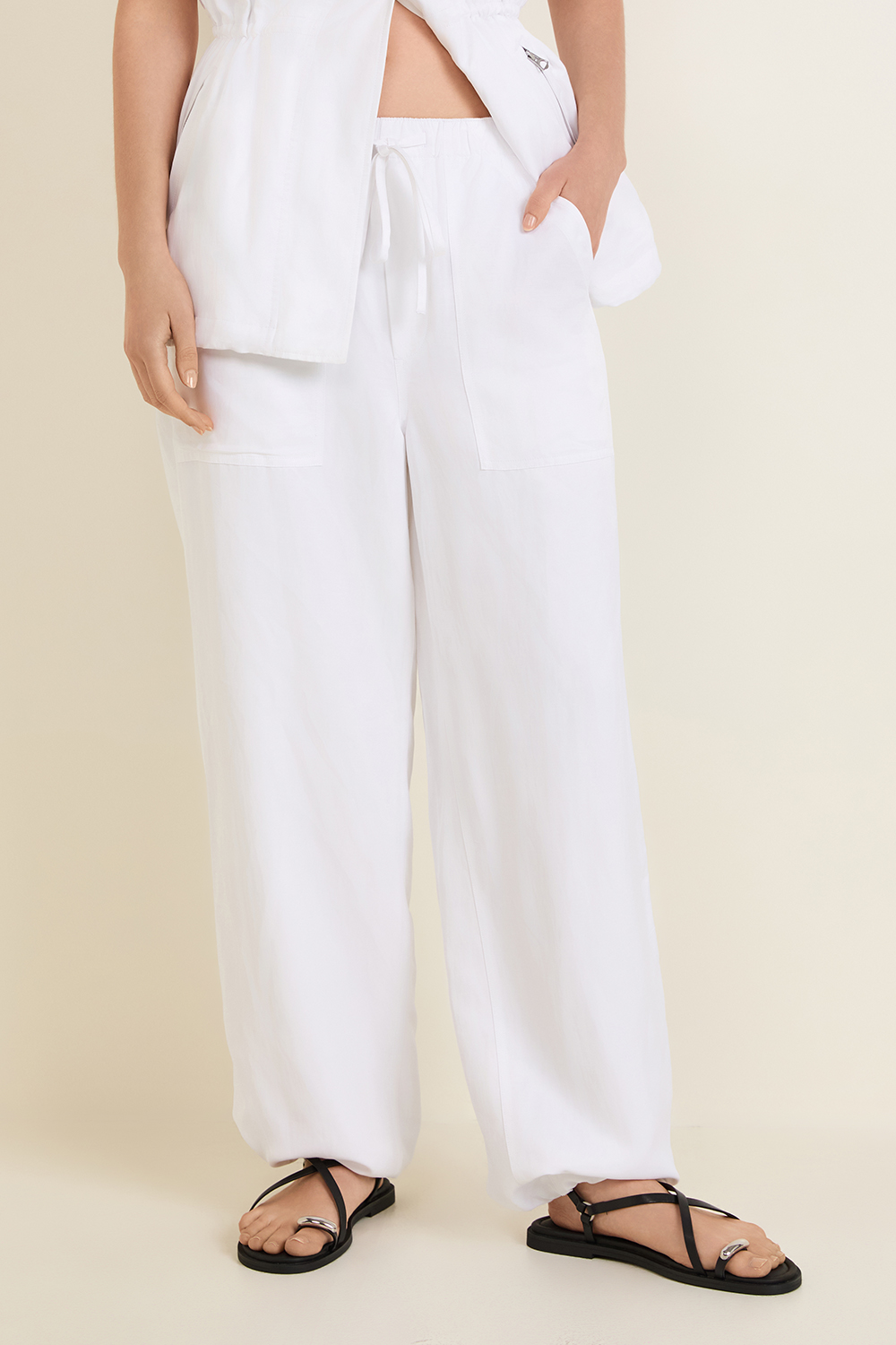 תמונת דוגמן קידמית של מכנסיים ארוכים