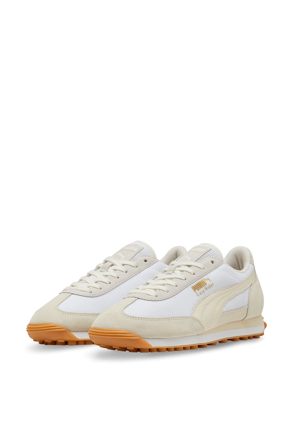 תמונת תקריב של נעלי סניקרס