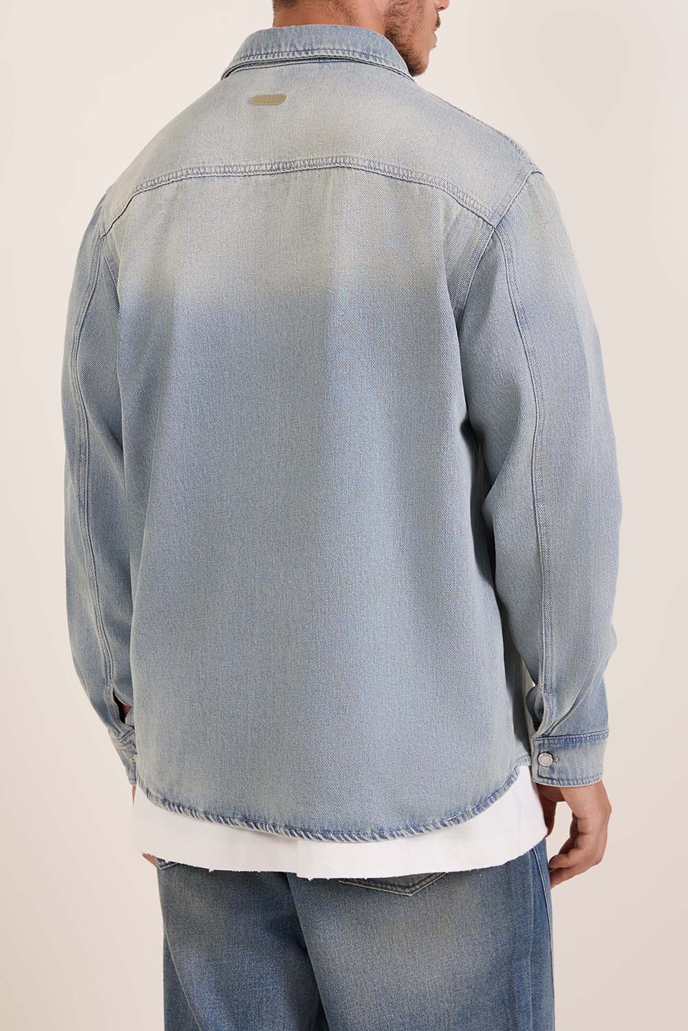 תמונת דוגמן אחורית של ז'קט ג'ינס