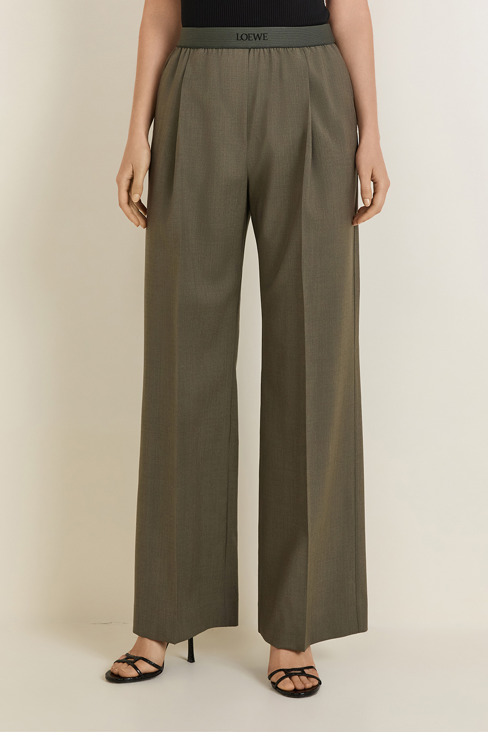 תמונת דוגמן קידמית של מכנסיים ארוכים ממשי