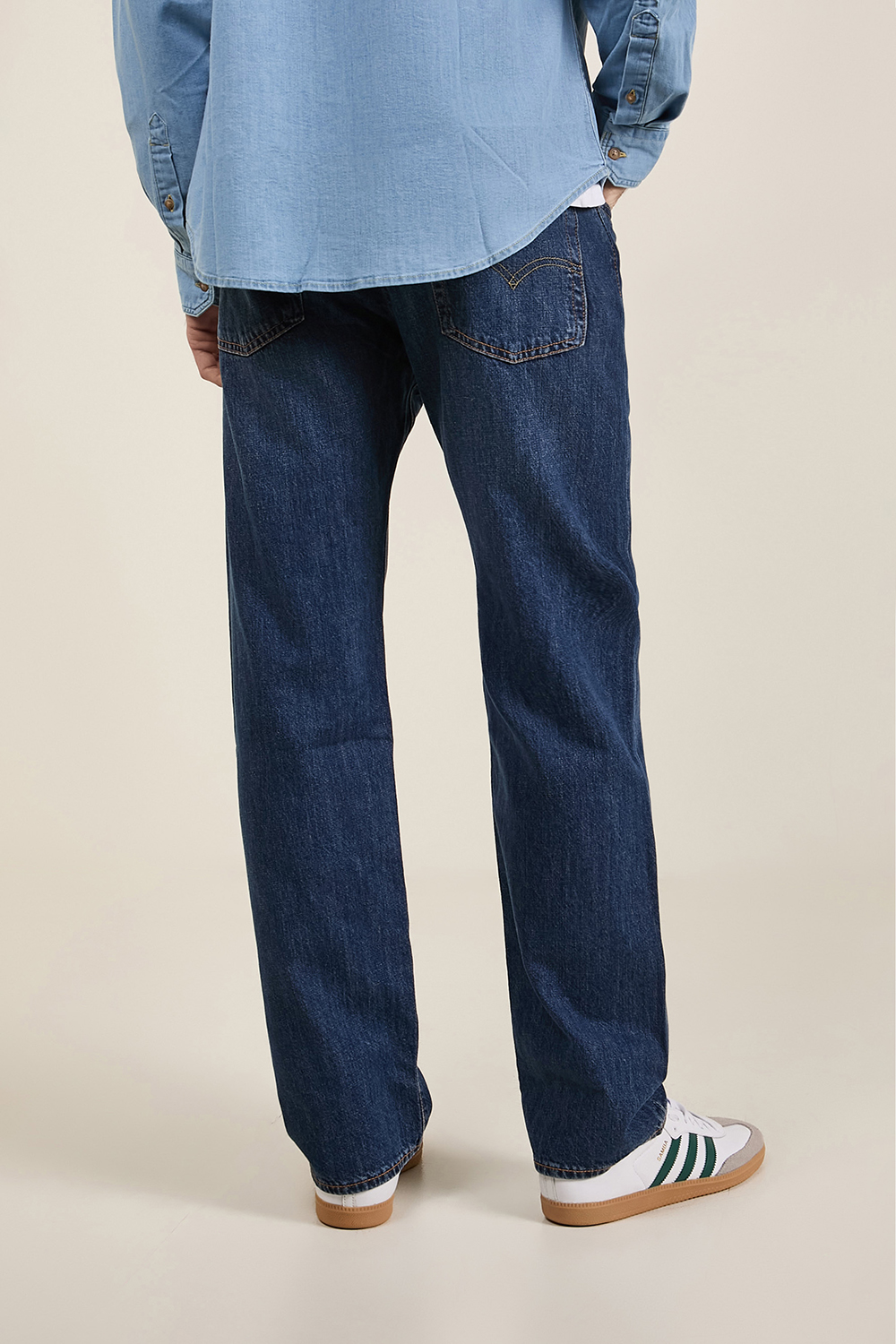 תמונת דוגמן אחורית של מכנסי ג'ינס 555