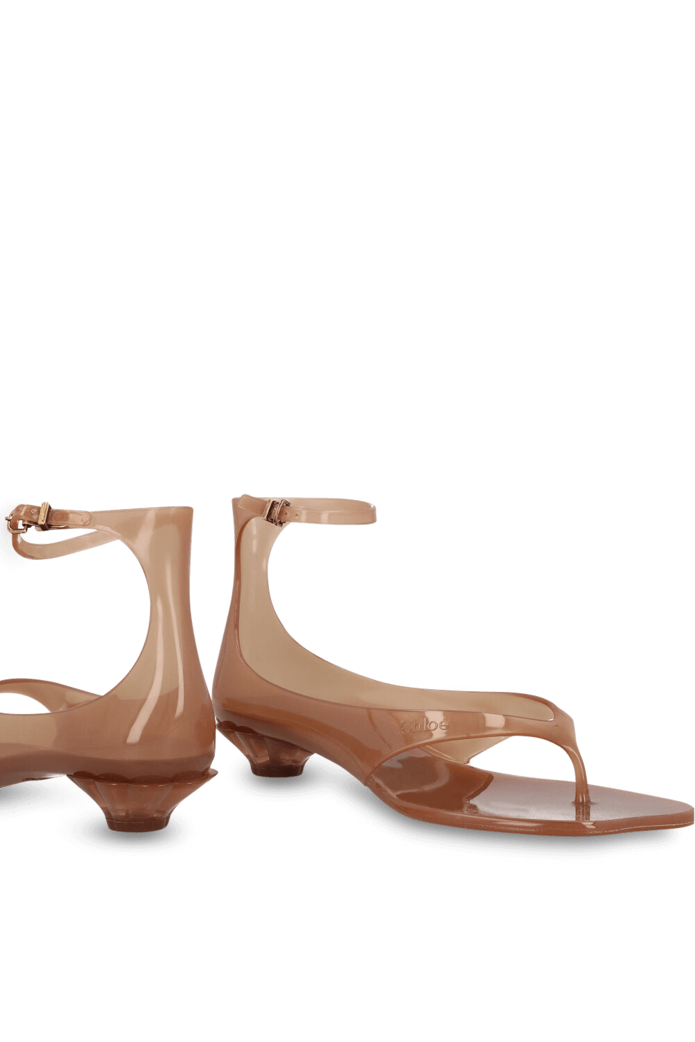 תמונת תקריב של סנדלי אצבע שקופים