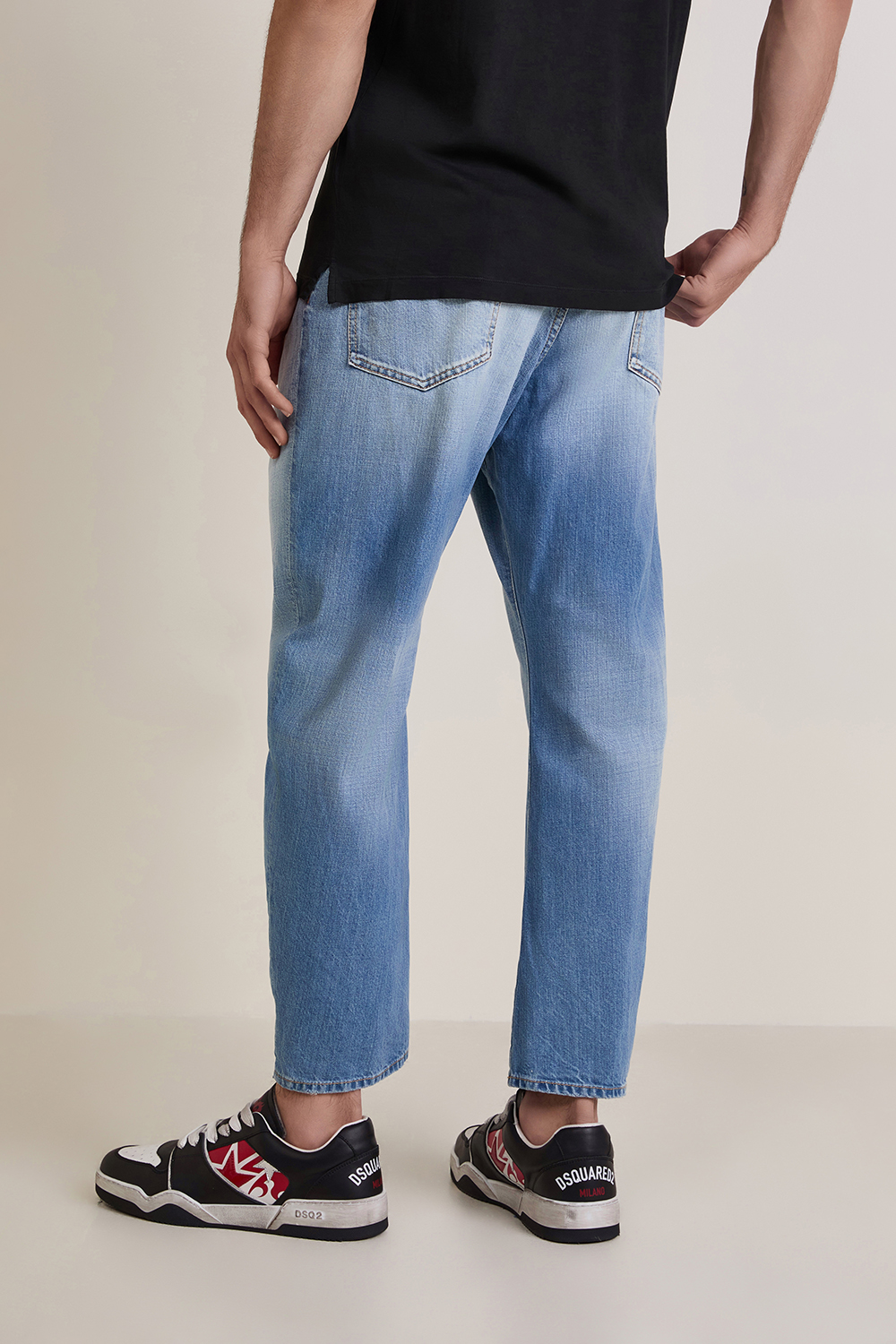 תמונת דוגמן אחורית של מכנסי ג'ינס