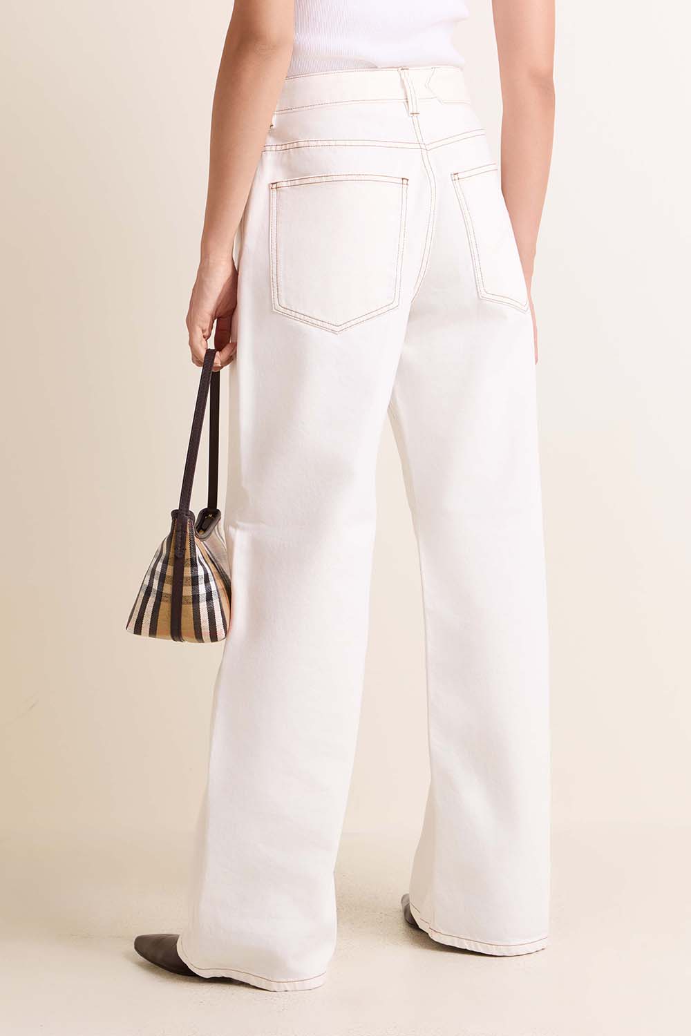 תמונת דוגמן אחורית של מכנסי ג'ינס לה דה-נים לארג' בגזרה מתרחבת