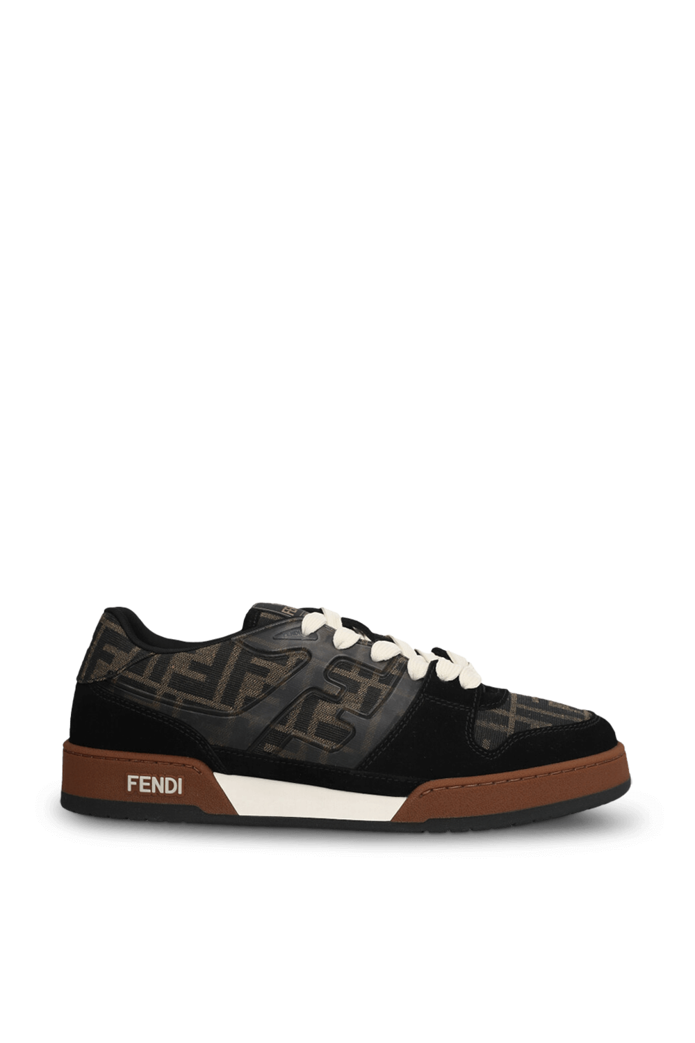 תמונה קידמית של נעלי סניקרס