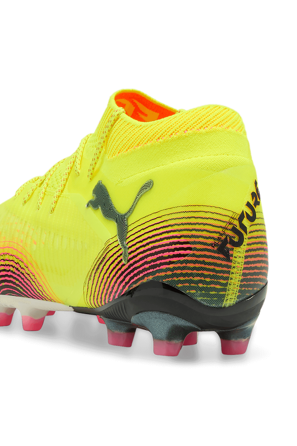 תמונת תקריב של נעלי כדורגל פיוצ'ר 8 אולטימט