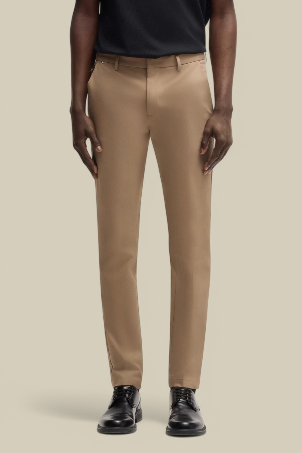 תמונת דוגמן קידמית של מכנסיים ארוכים