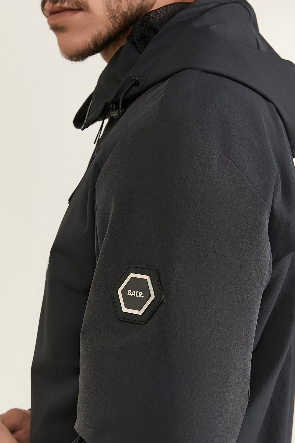 תמונת תקריב דוגמן של מעיל רוח