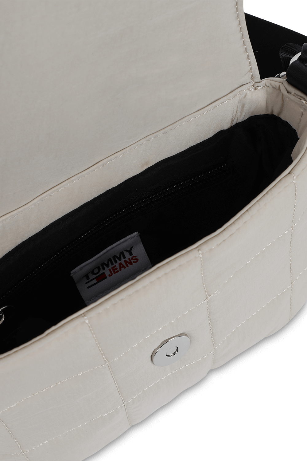 תמונת פנים של תיק קרוס מניילון עם תפרי קווילט