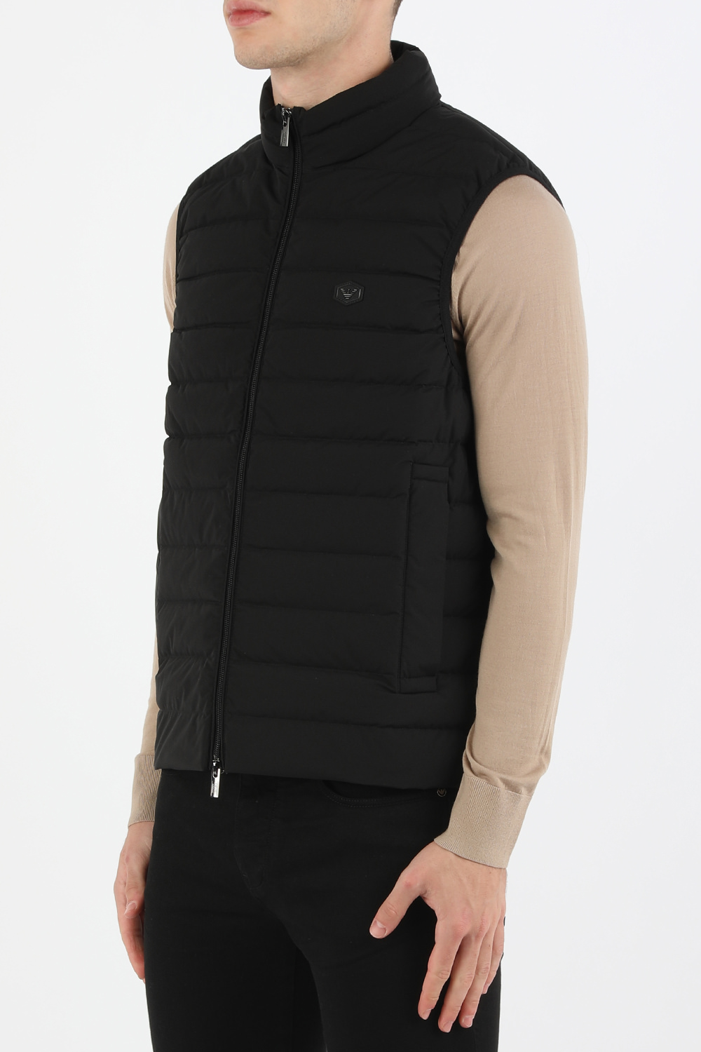 תמונת דוגמן קידמית של וסט פאפר מרוכסן בגוון שחור