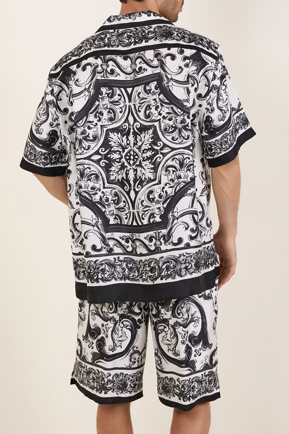 תמונת דוגמן אחורית של חולצת כפתורים ממשי מג'וליקה