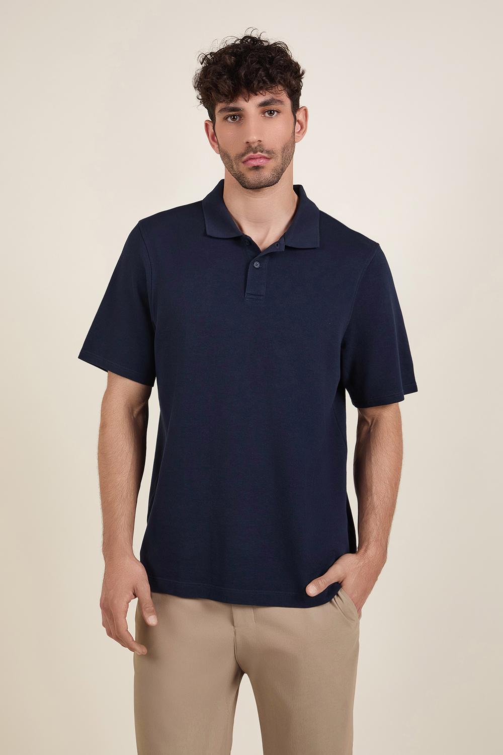 תמונת דוגמן קידמית של Cotton Pique Short-Sleeve Polo Shirt