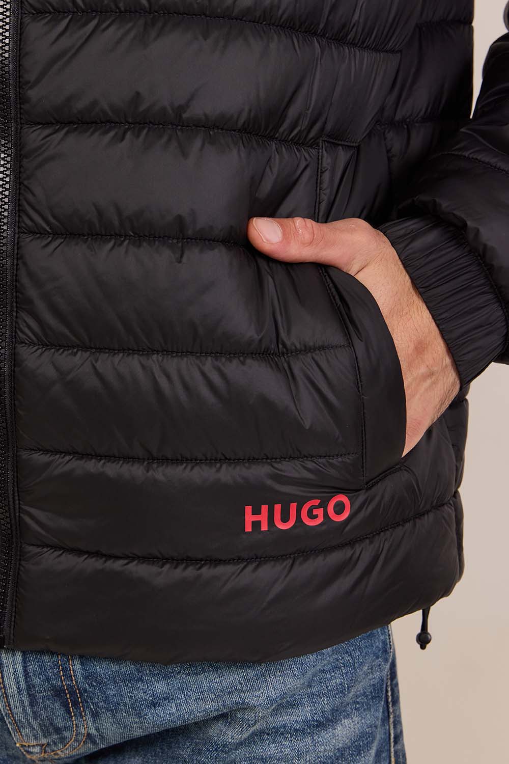 תמונת תקריב דוגמן של מעיל פוך