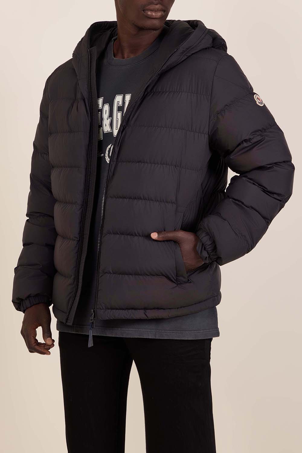 תמונת דוגמן קידמית של מעיל פוך קל