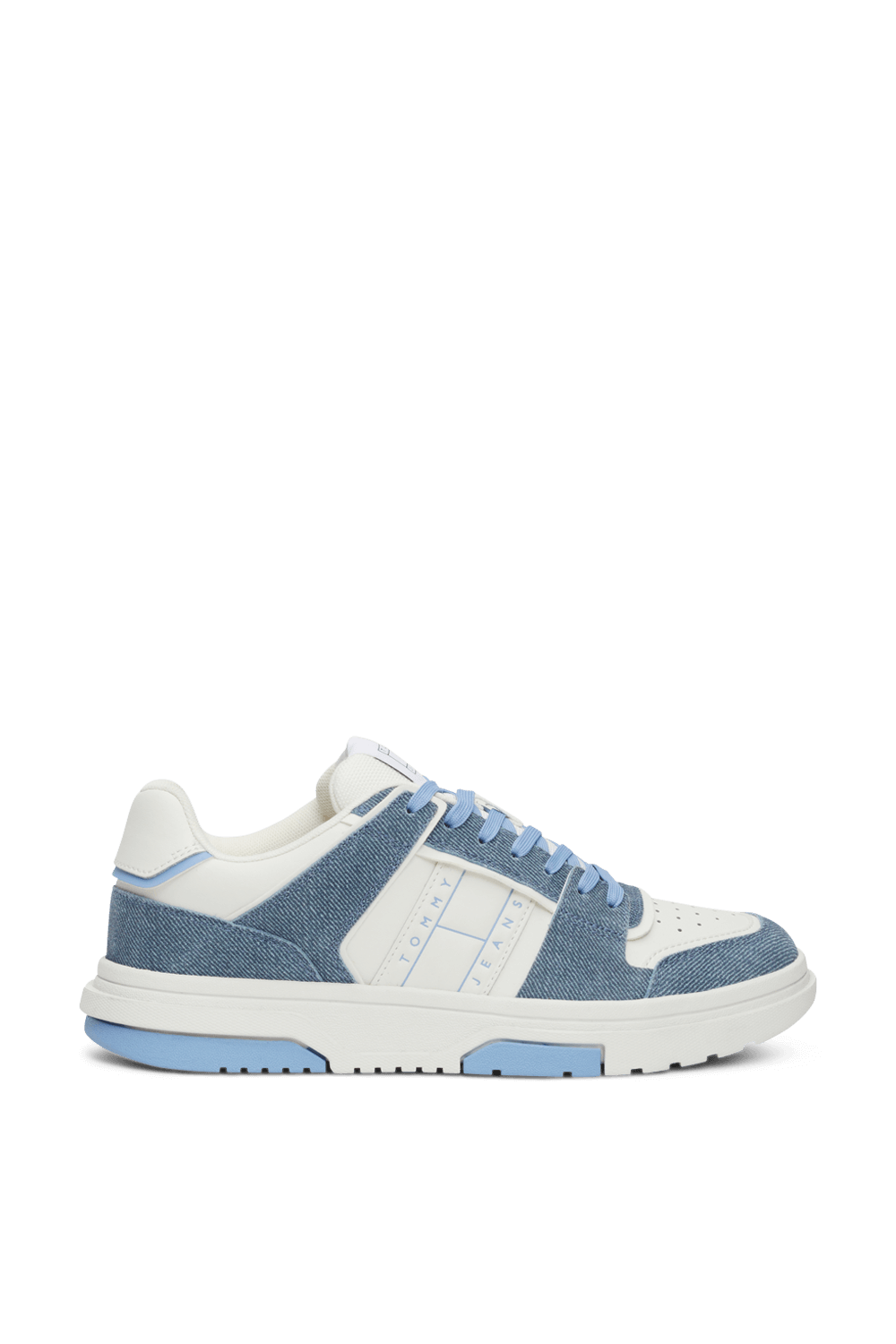 תמונה קידמית של נעלי סניקרס ברוקלין