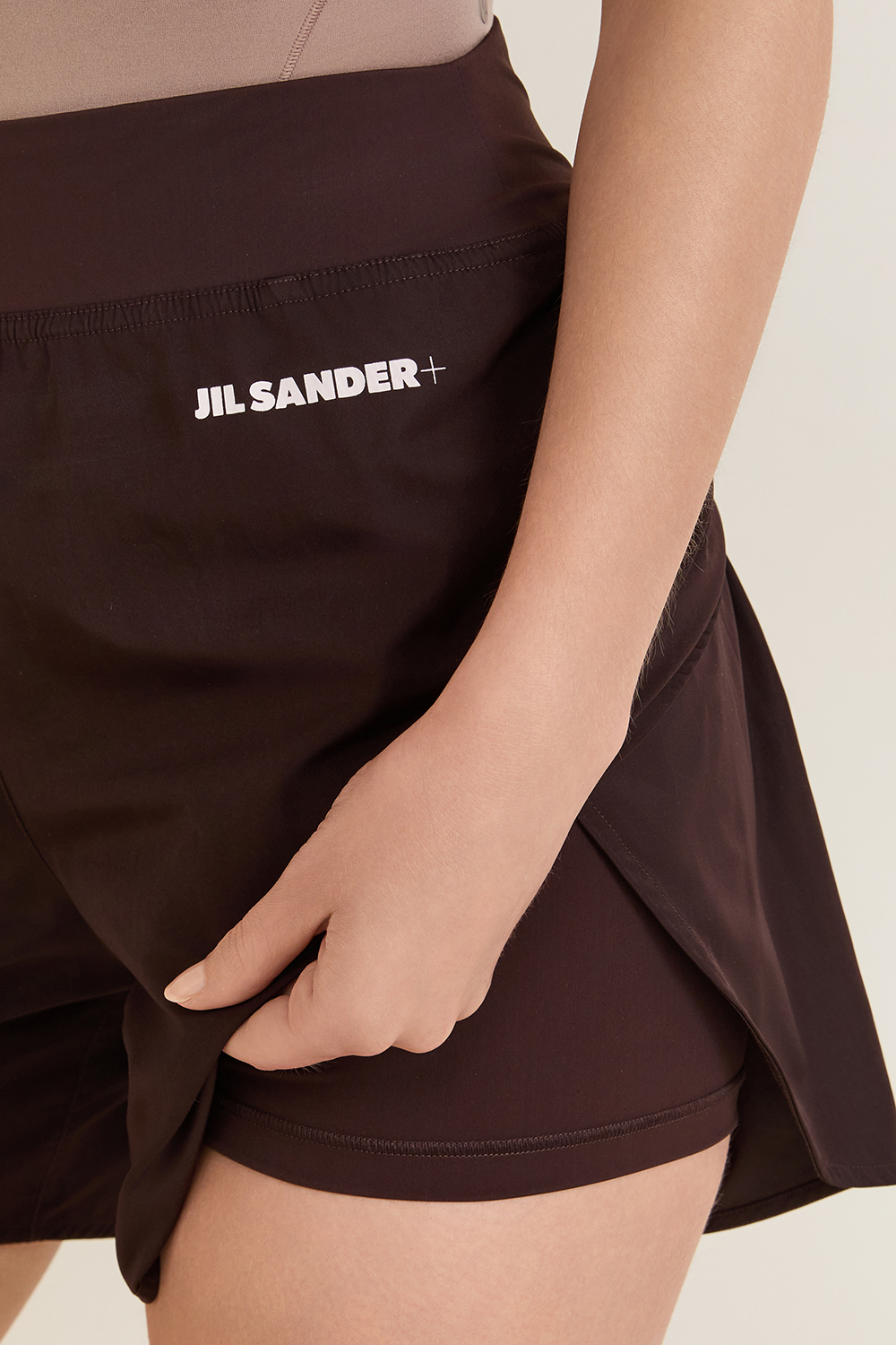 תמונת תקריב דוגמן של מכנסיים קצרים