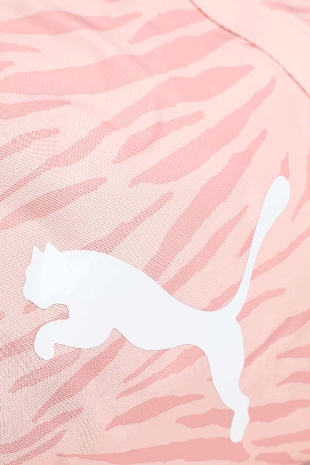 תמונת תקריב של תיק אימון ורוד