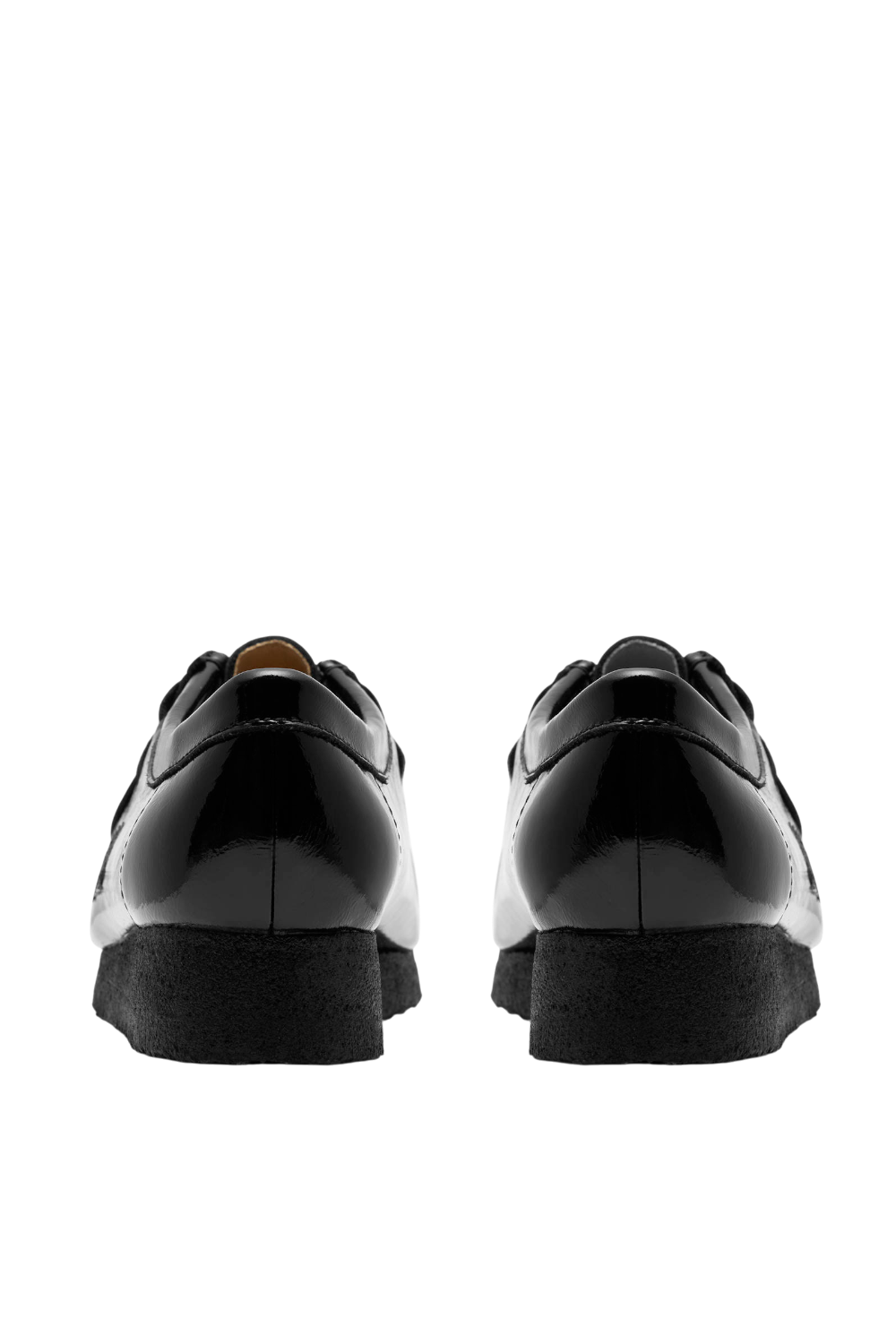 תמונת תקריב של נעלי מוקסינים פטנט