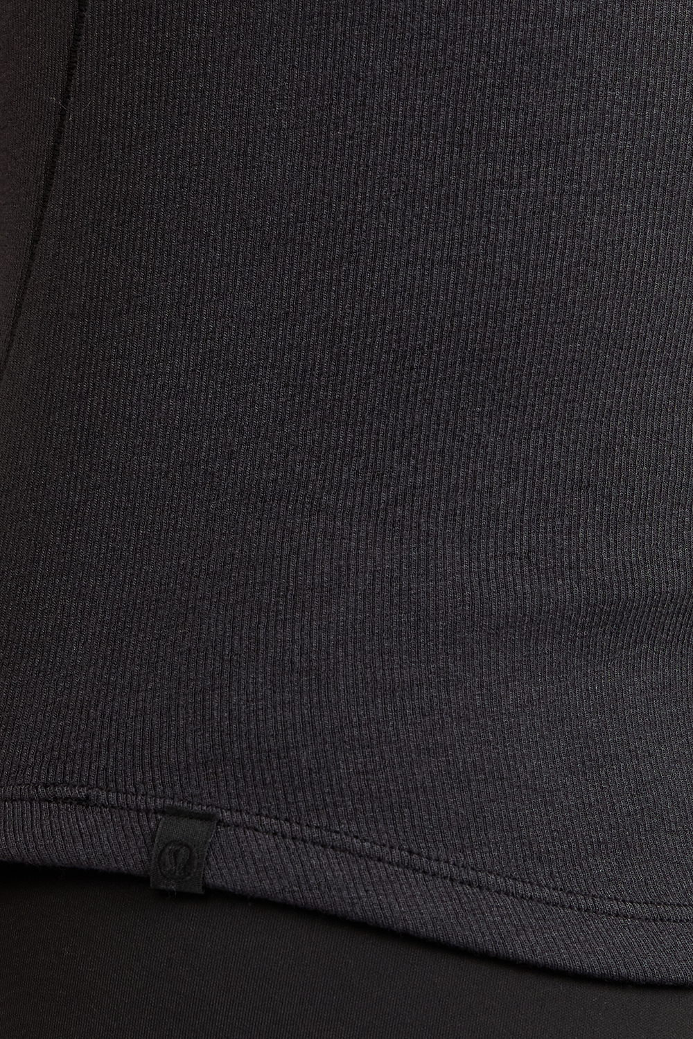 תמונת תקריב דוגמן של Hold Tight  Crewneck Tank Top