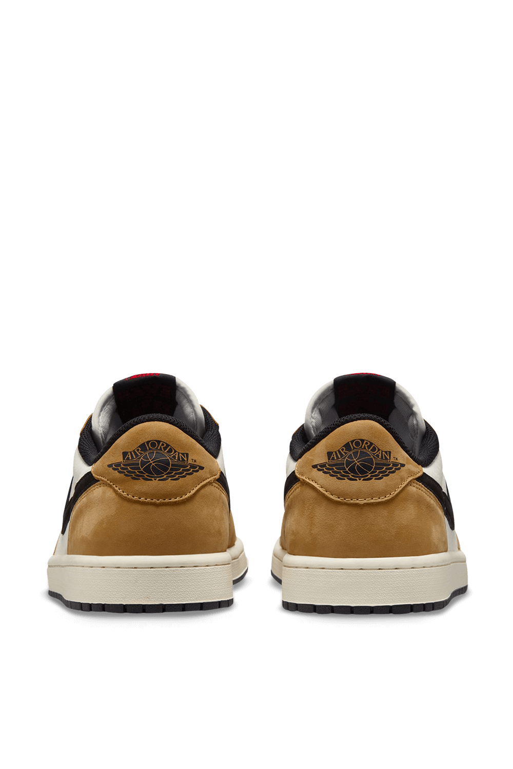 תמונה אחורית של נעלי סניקרס אייר ג'ורדן 1