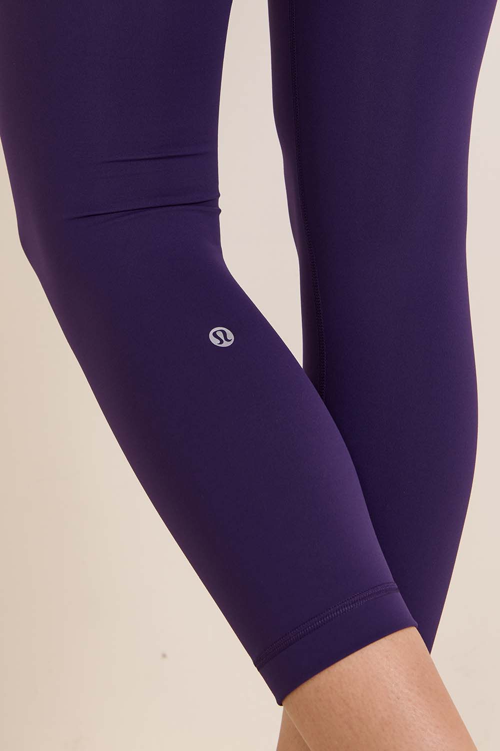 תמונת תקריב דוגמן של Wunder Train Ribbed HR Crop 23