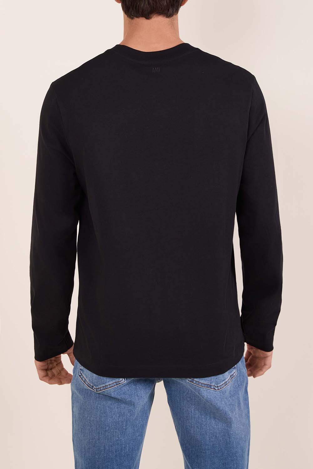 תמונת דוגמן אחורית של חולצת טי שרוול ארוך