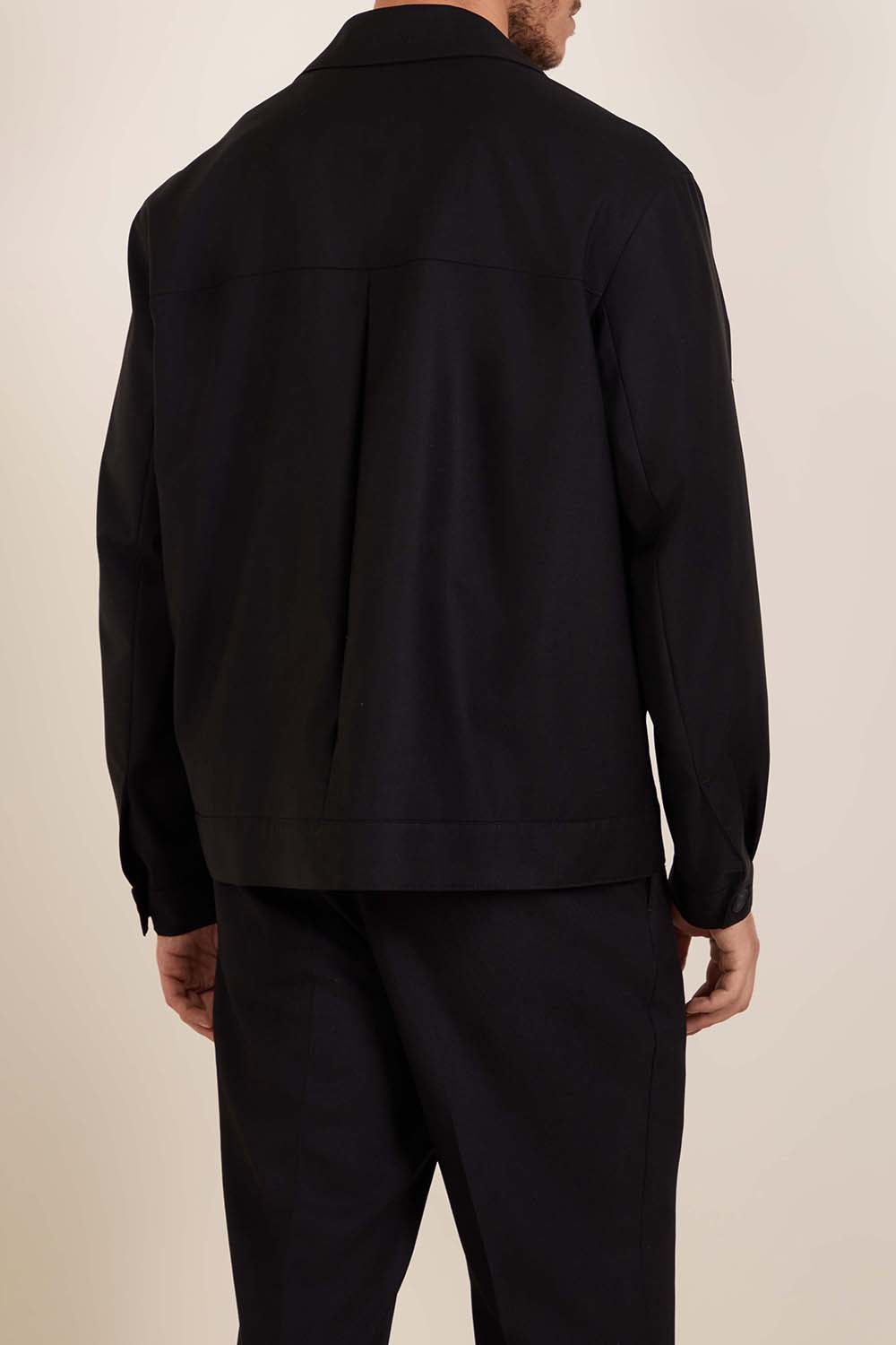 תמונת דוגמן אחורית של ז'קט צמר קל