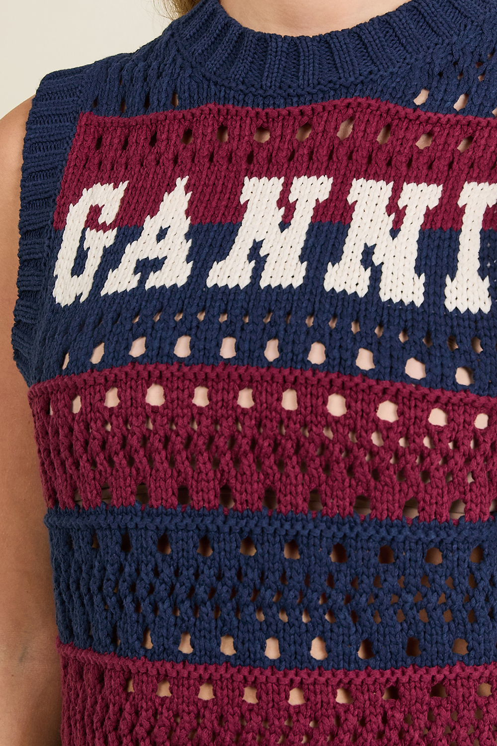 תמונת תקריב דוגמן של אפודת קרושה