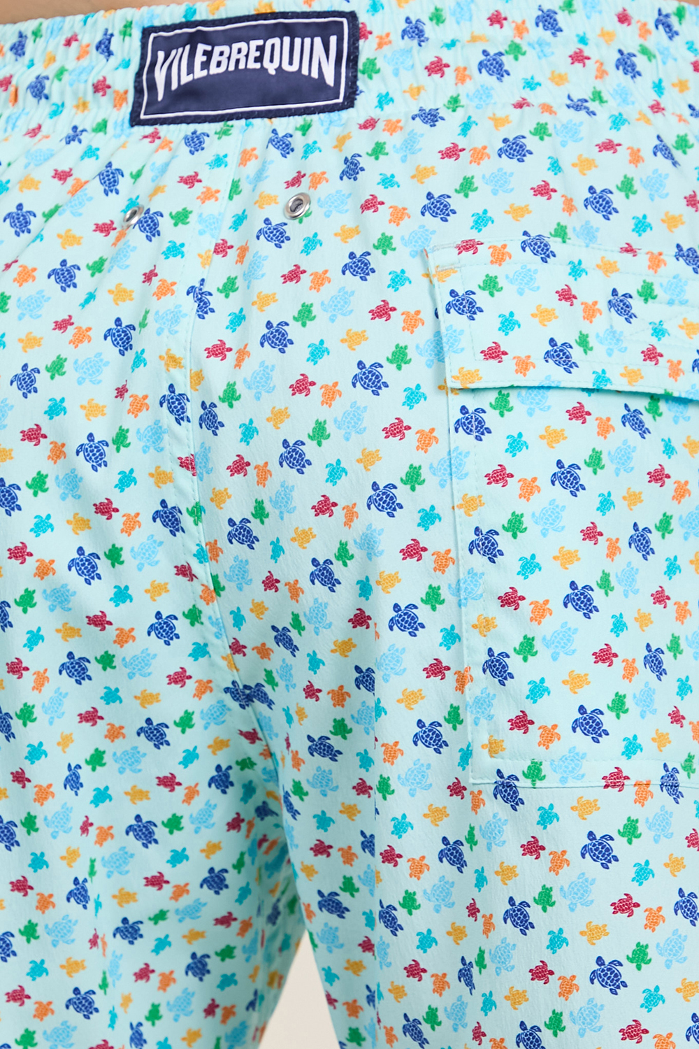 תמונת תקריב דוגמן של מכנסי בגד ים מוריס