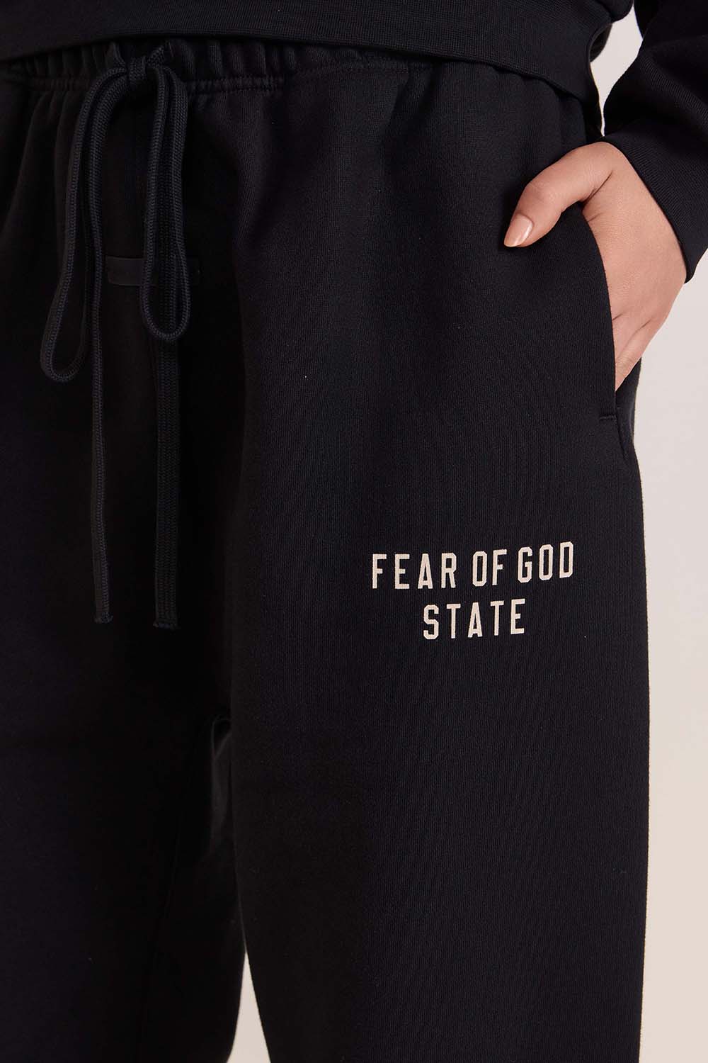 תמונת תקריב דוגמן של מכנסי ג'וג