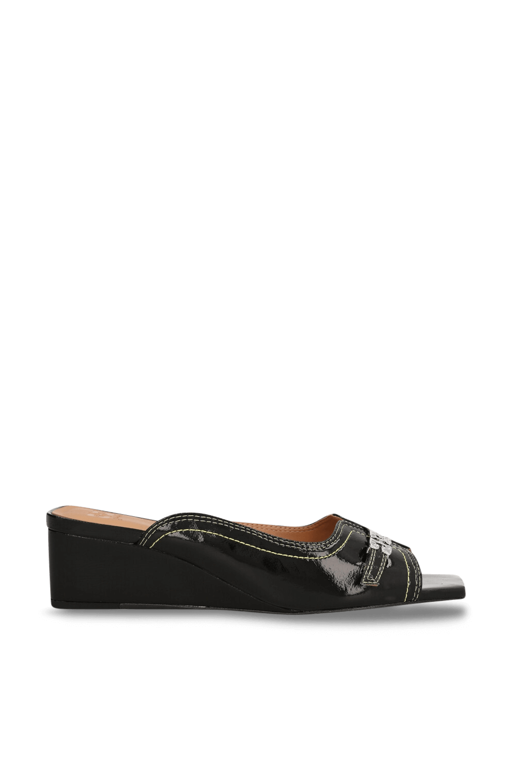 תמונה קידמית של נעלי סליידס עקב