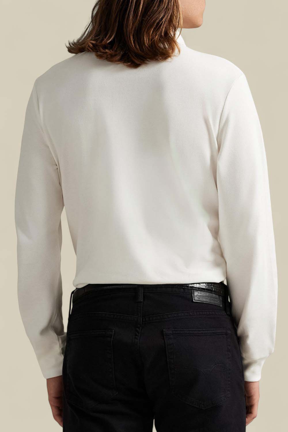 תמונת דוגמן אחורית של חולצת פולו דובי