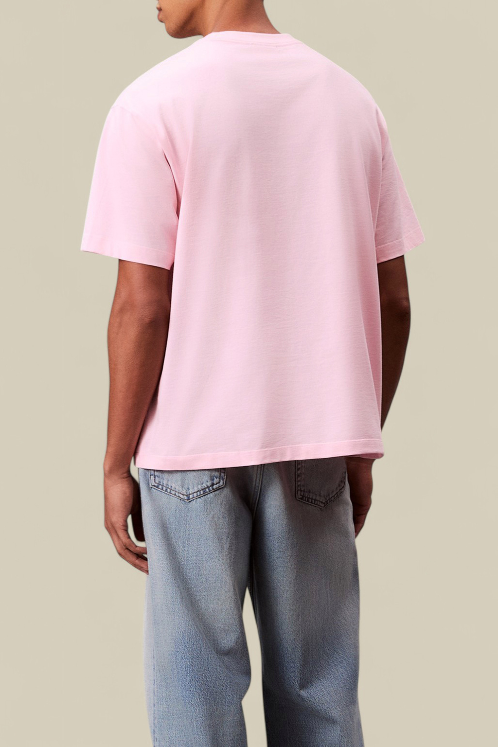 תמונת דוגמן אחורית של חולצת טי