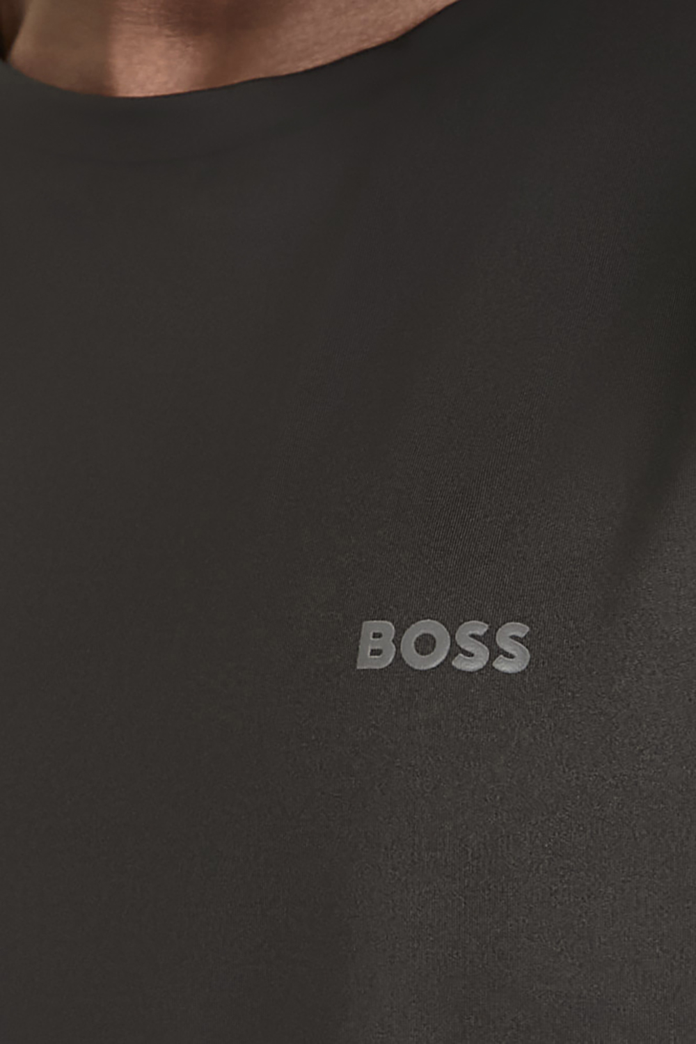 תמונת תקריב דוגמן של חולצת טי ספורט