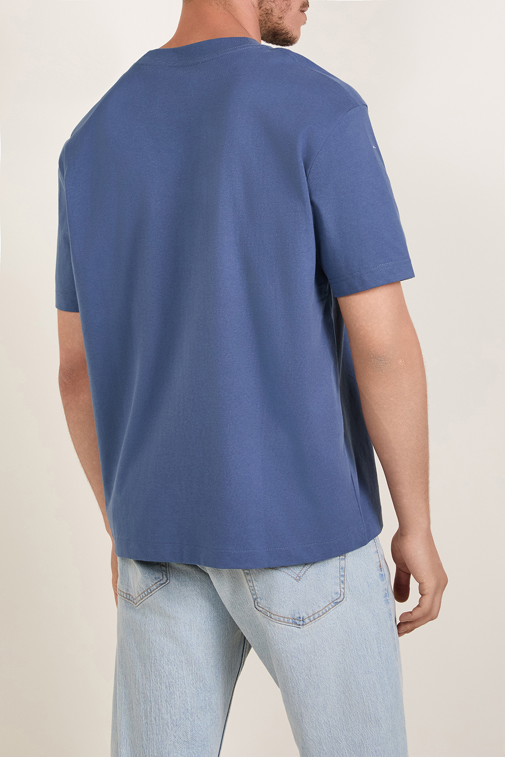 תמונת דוגמן אחורית של חולצת טי