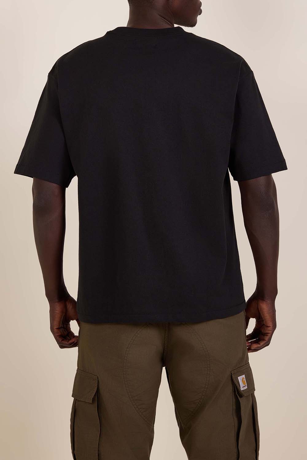 תמונת תקריב דוגמן של חולצת טי