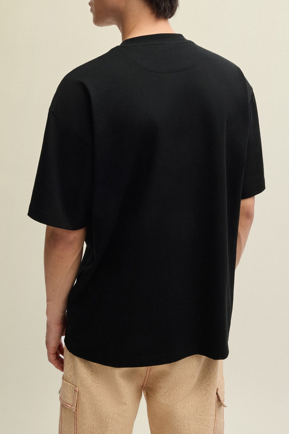 תמונת דוגמן אחורית של הוגו X לה בנג'מינס חולצת טי אוברסייז